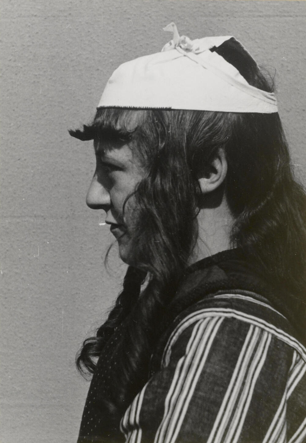 Demonstratie opzetten 'kleine kap', Marken, 1943