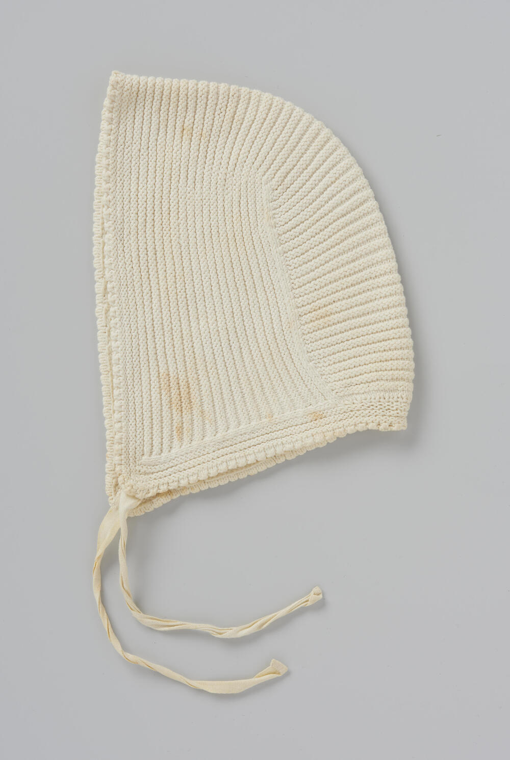Gebreid slaap- of nachtmutsje van Johanna Maten-Willemsen, omgeving Zwolle, voor 1948