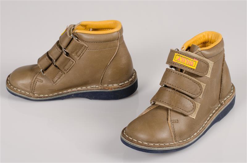 Paar hoge kinderschoenen