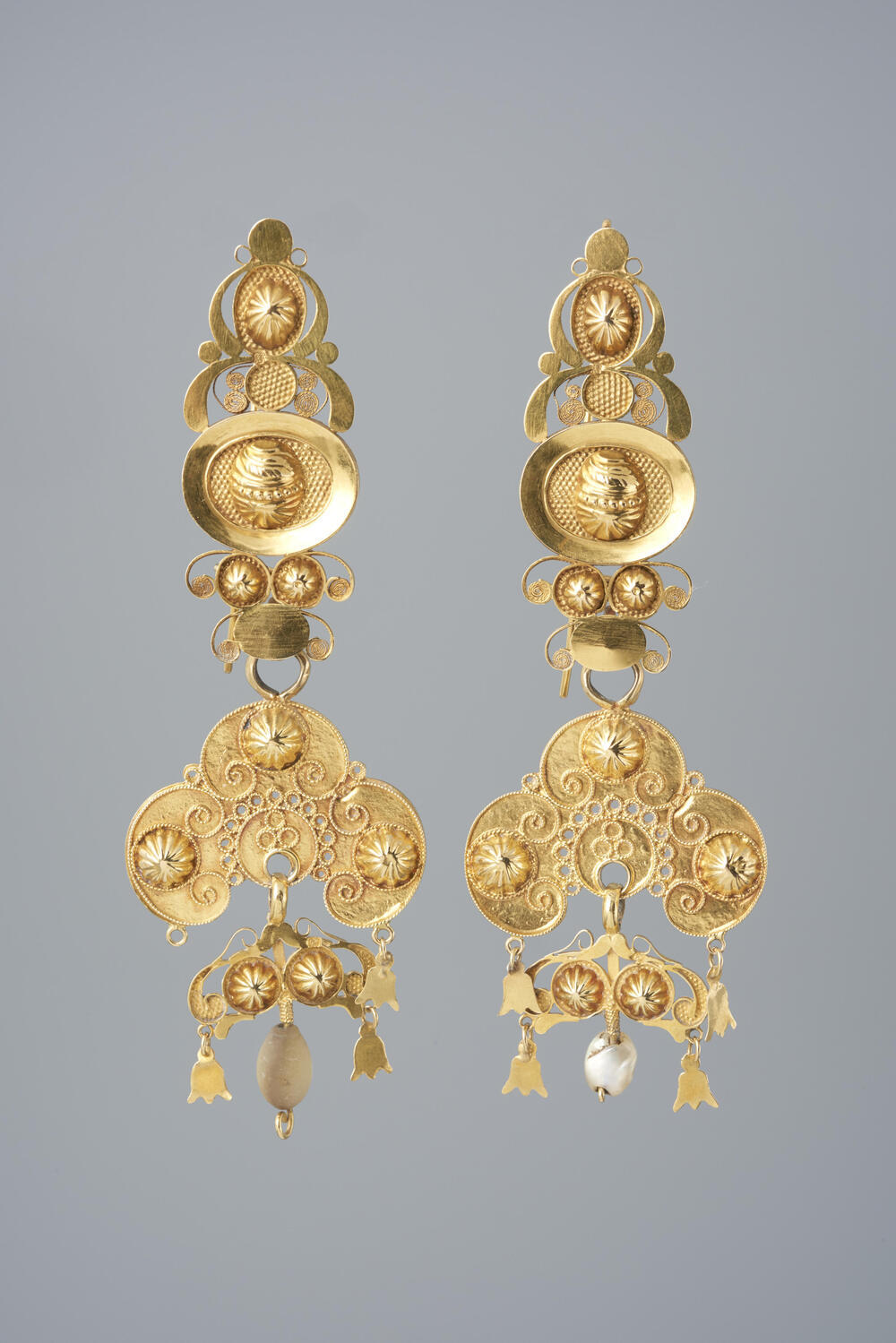 Paar gouden mutsenbellen, Cadzand, 1850–1865