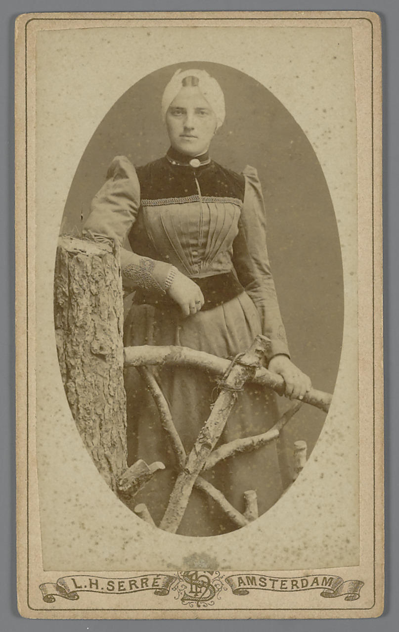 Johanna Bos in Utrechtse streekdracht, 1870–1897