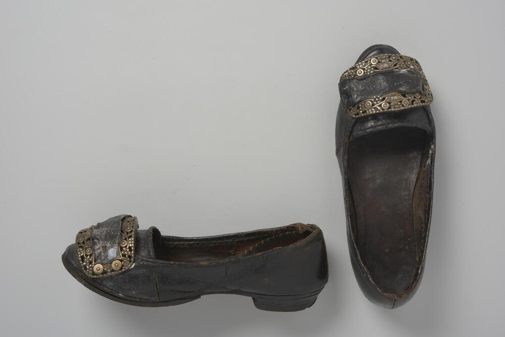 Paar vrouwenschoenen, Hierden, voor 1956