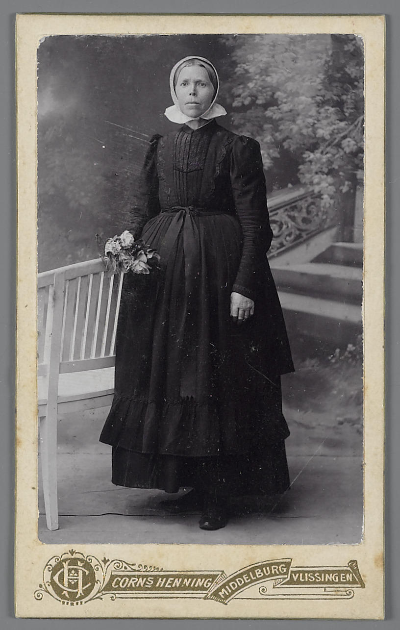 Mevrouw Verdouw in Cadzandse dracht, 1893–1944