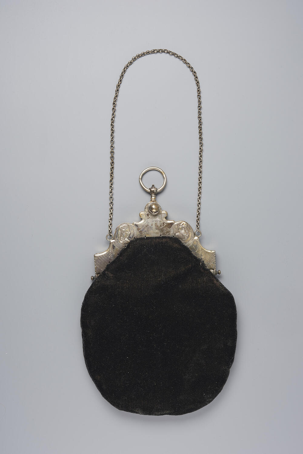 Tasbeugel met afbeeldingen van Willem V en Wilhelmina van Pruisen, 1767–1800