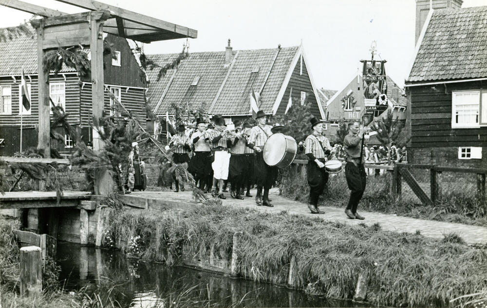 Oranjefeest op Marken, 1945
