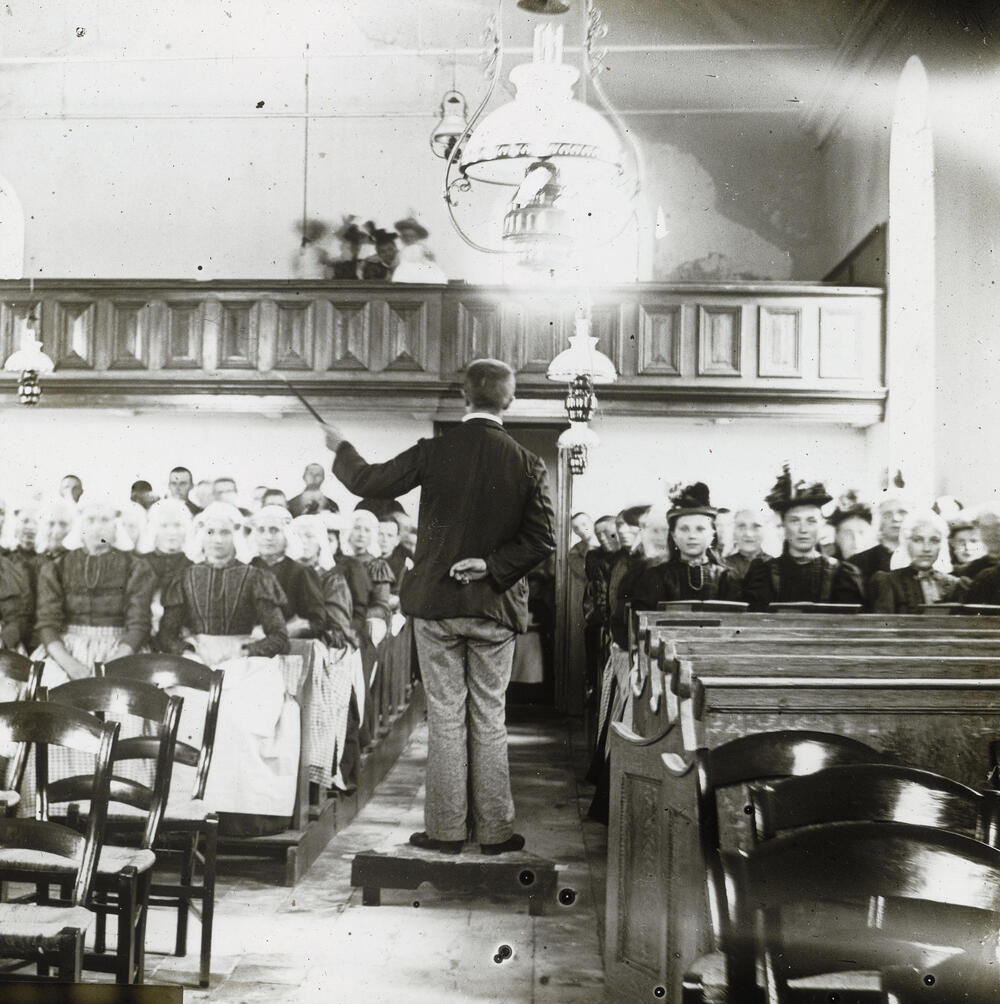 Zangonderricht in de kerk, Giethoorn, vermoedelijk circa 1900