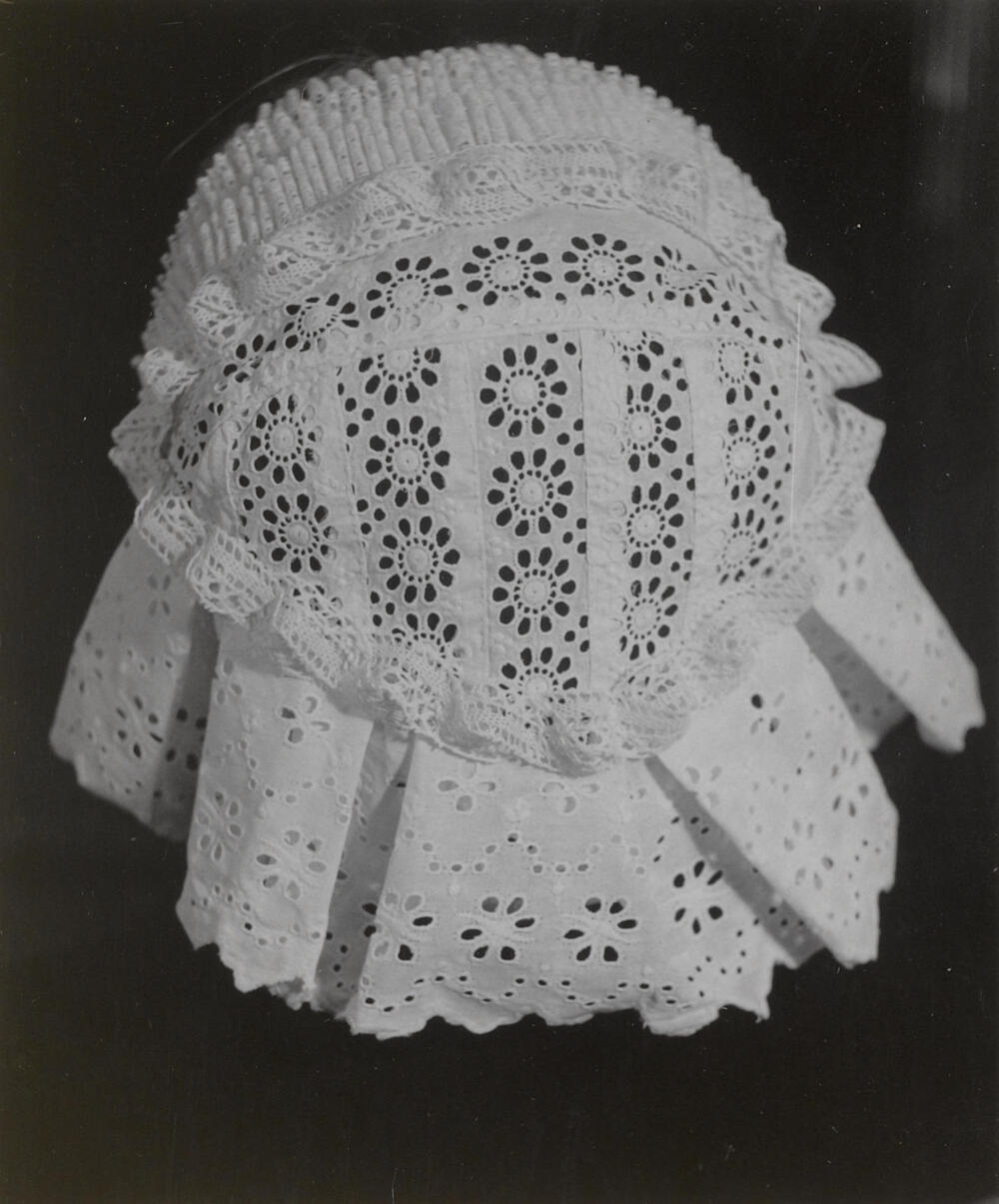 Mevrouw Keur uit Scherpenisse in Thoolse dracht, 1955