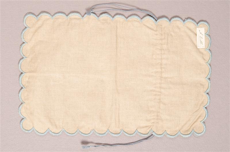 Linnenzak met blauwe schulpen