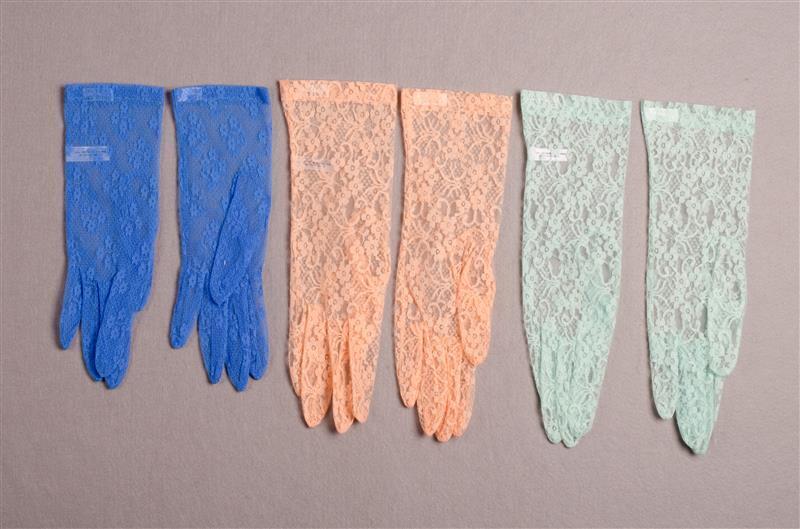 Drie paar dameshandschoenen