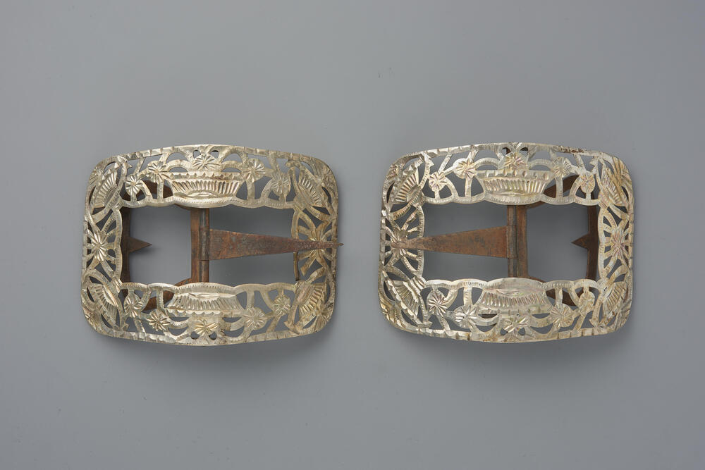 Paar zilveren schoengespen, Bunschoten, 1927