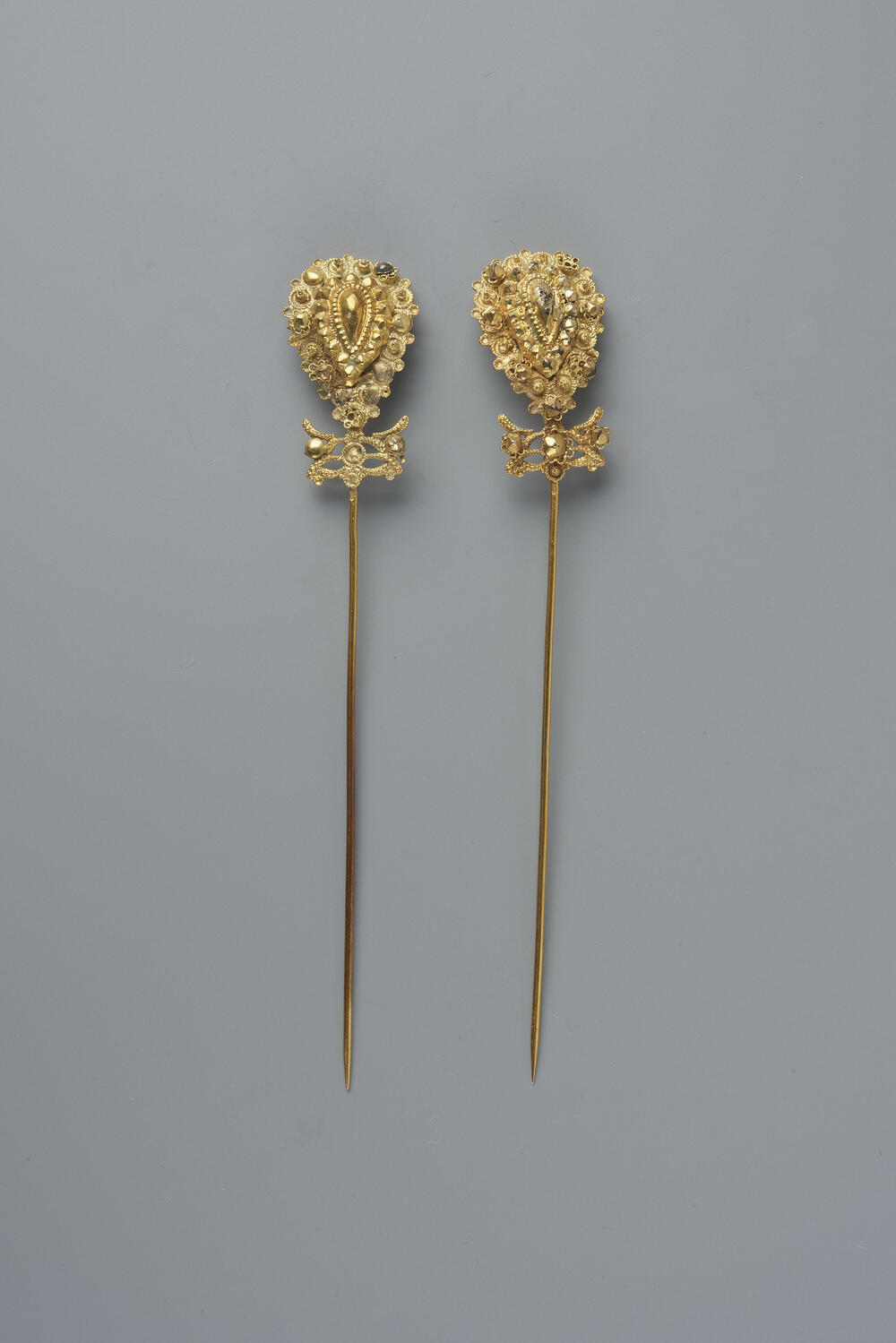 Paar gouden kapspelden, Blaricum, circa 1875
