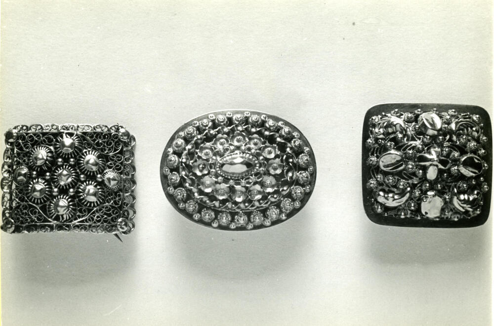 Halssnoersloten uit Laren, 1952