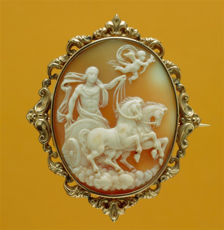 Broche en twee oorbellen