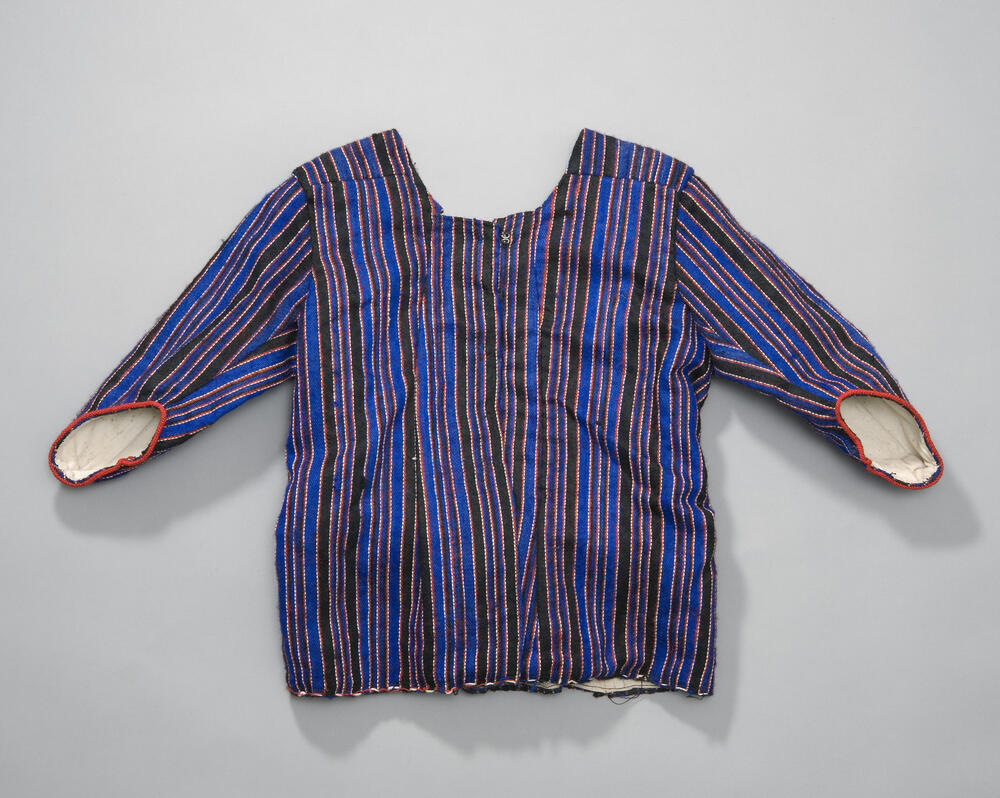 Vrouwenjak van zwart-blauw-wit-rood gestreepte vijfschaft, Staphorst, 1935–1945