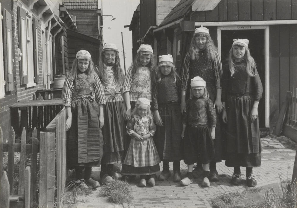 Kinderen in Marker dracht, 1943