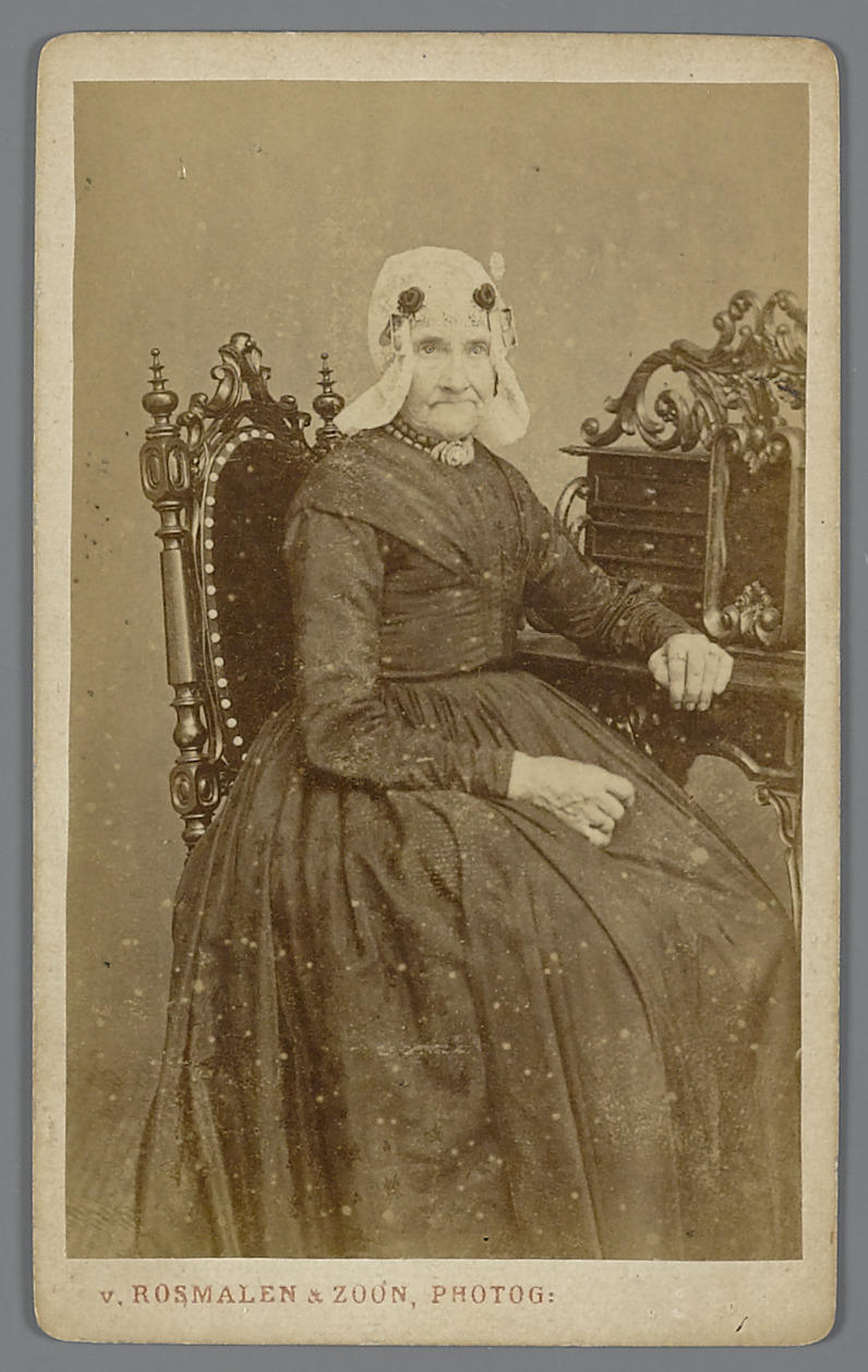 Geesje Kooiman in Noord-Hollandse streekdracht, 1867–1876