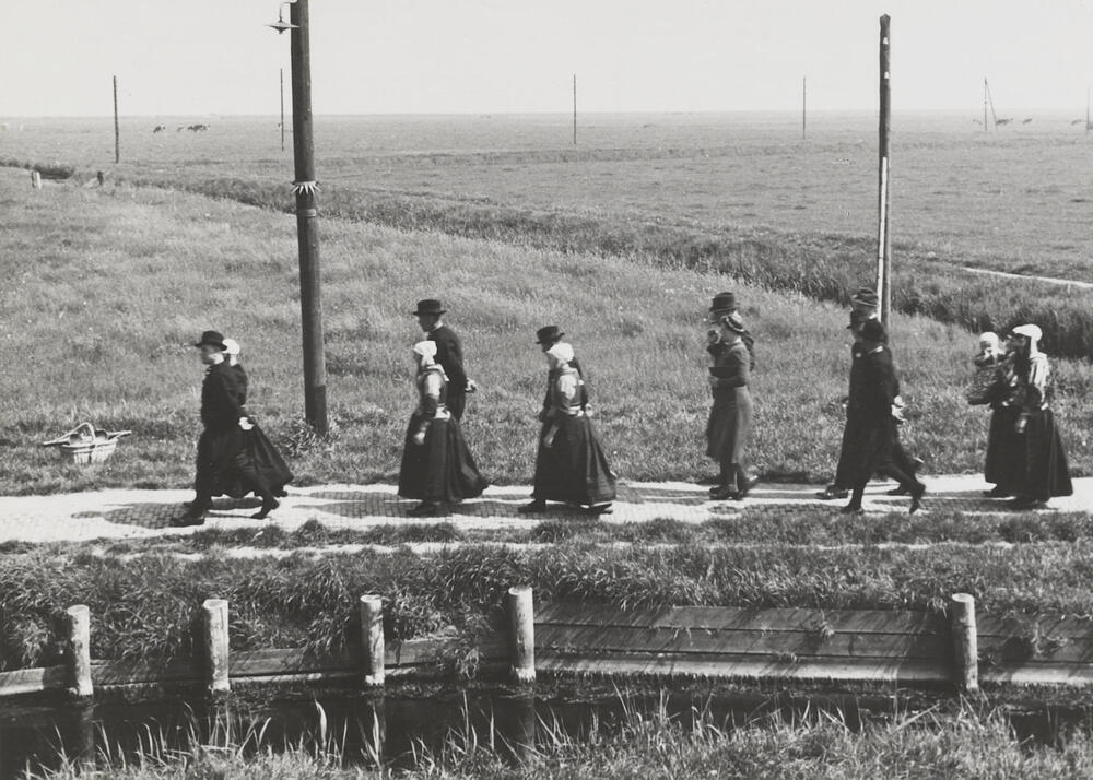 Bruiloftsstoet, Marken, 1943