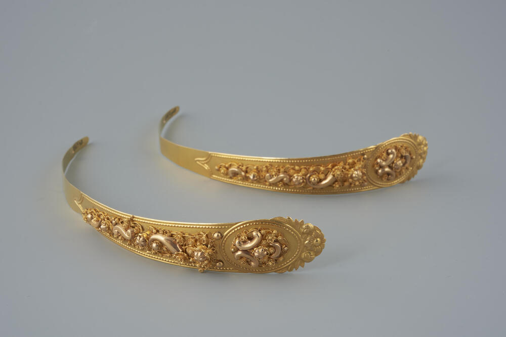 Paar gouden zijnaalden, Ameland, 1856