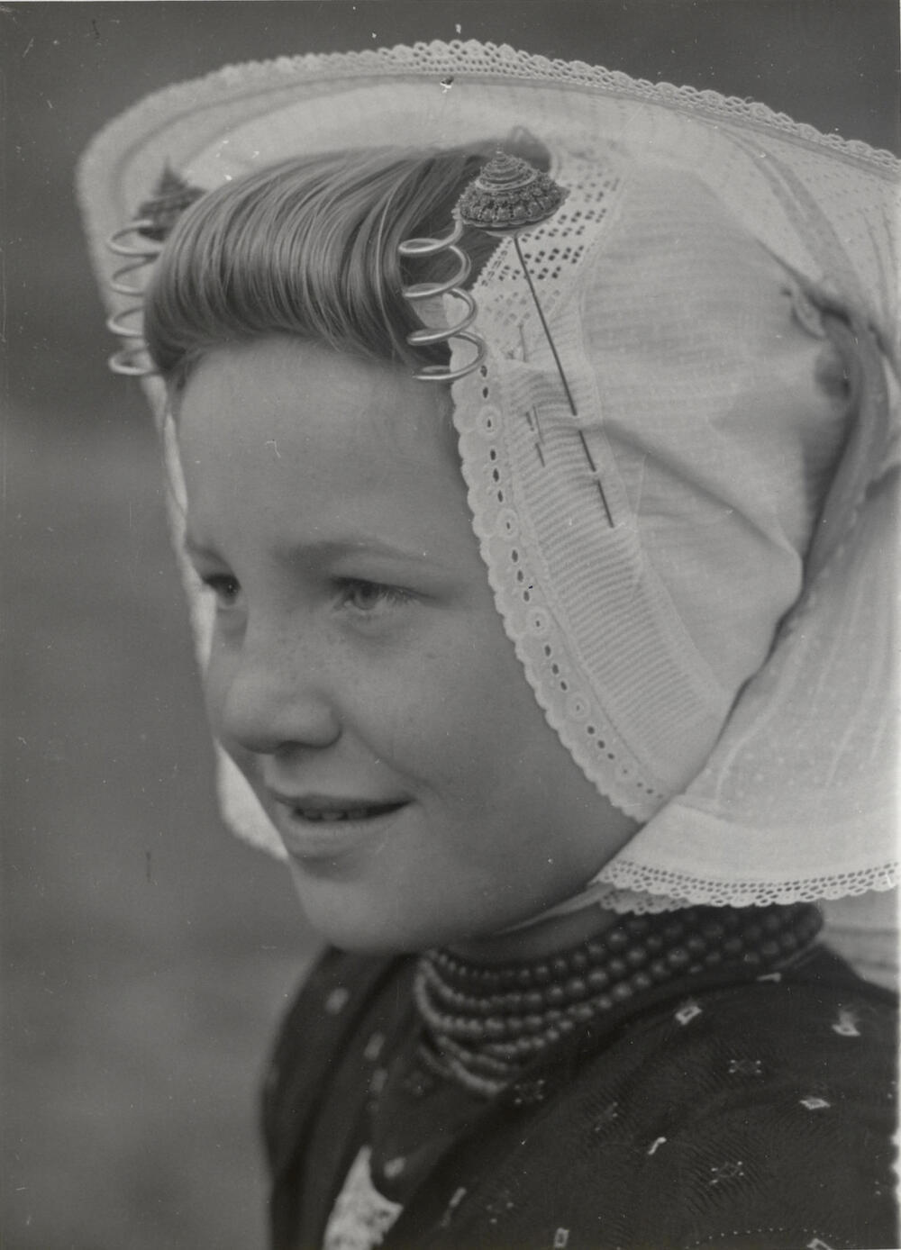 Klazina van Belzen in Arnemuider dracht, 1950