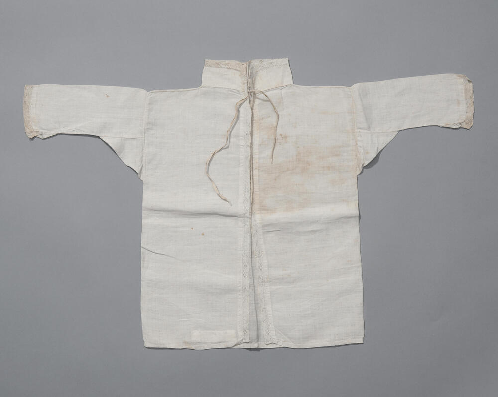 Linnen babyhemdje, Friesland, 1800–1900