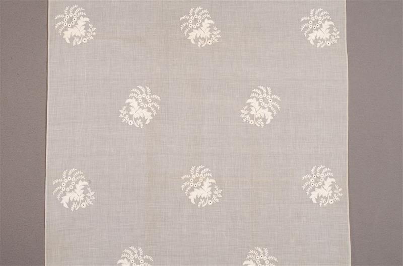 Lap organza met getamboreerde motieven