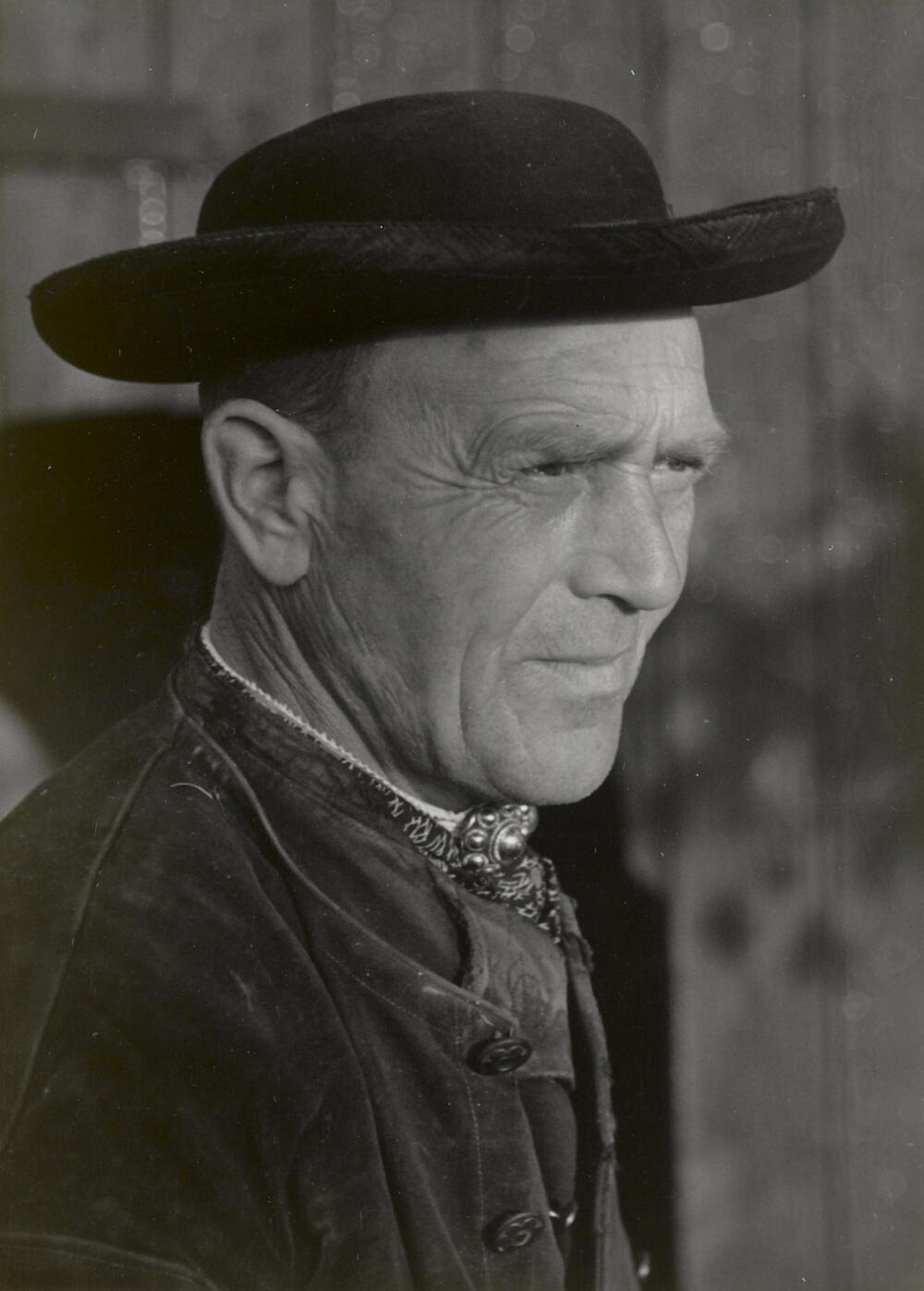Man in katholieke Zuid-Bevelandse dracht, Ovezande, 1950
