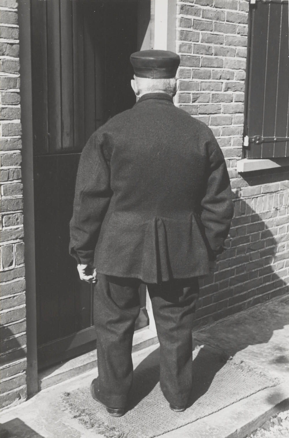 Man in streekdracht, Huizen, 1945