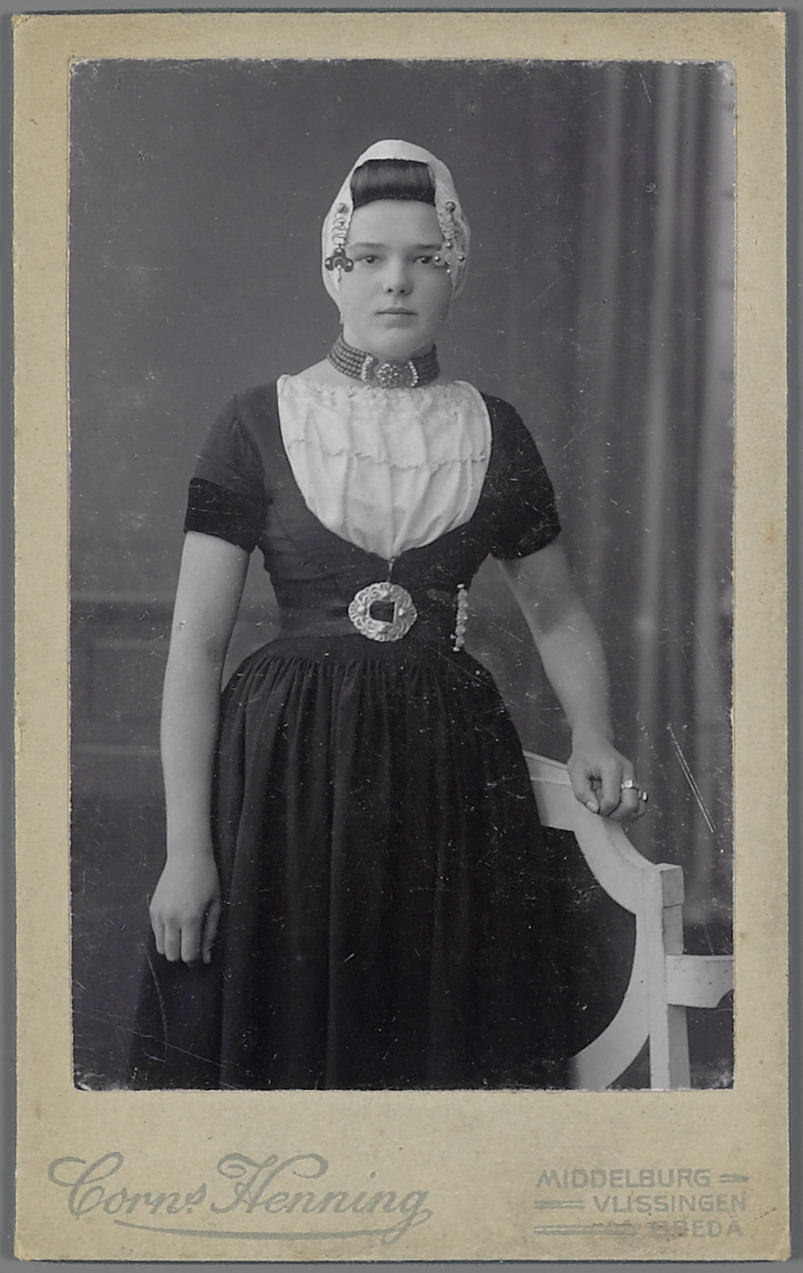 Meisje in Walcherse dracht, 1900–1910