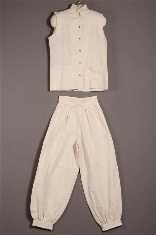 Damesensemble (Bedouinenpak) bestaande uit blouse, jasje, broek, sjaal, hoofddoek en ceintuur