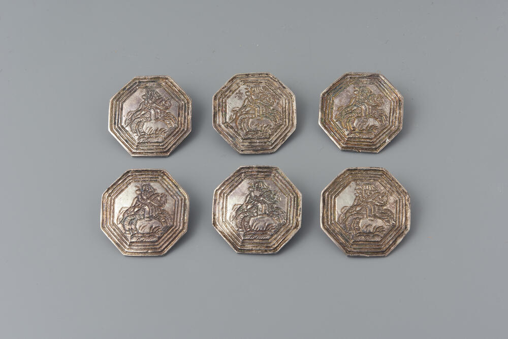 Set van zes zilveren ruiterknopen, 1890–1893
