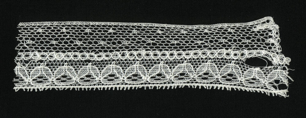 Machinale kant voor doopmutsjes, Staphorst, 1900–1940