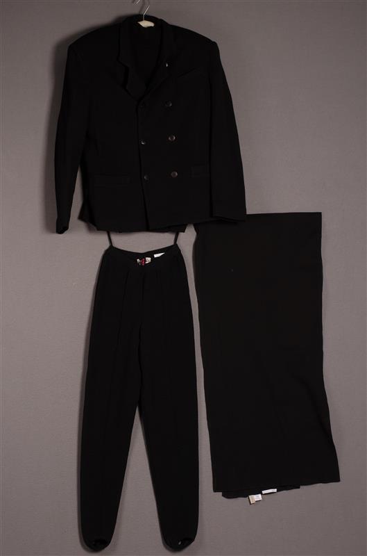 Herenensemble bestaande uit coltrui, joppertje, pantalon, sjaal en schoenen