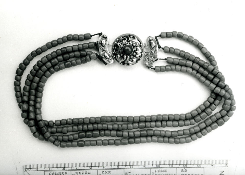 Halssnoer, Laren, 1952