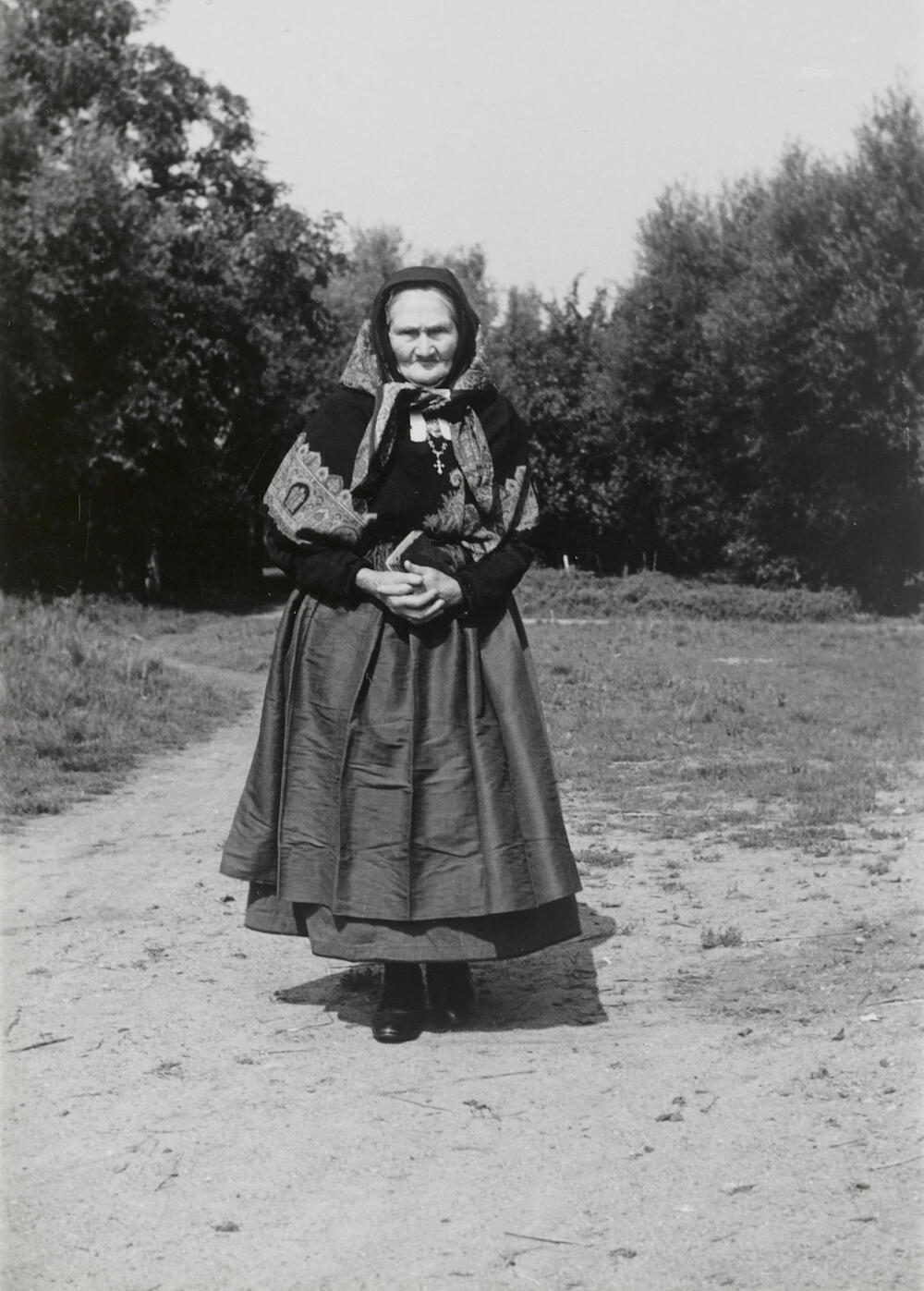 Vrouw in streekdracht uit Stein, 1952