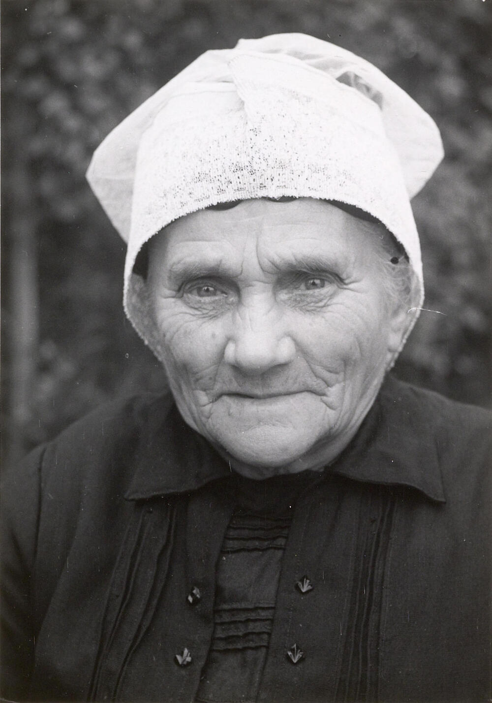 Kee van Eekelen uit De Kladde in West-Brabantse dracht, 1956