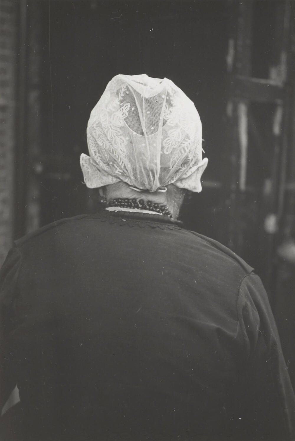 Maria van der Zwan-Moerman in Vlaardingse dracht, 1950