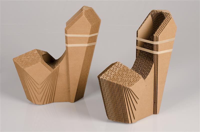 Paar damespumps uit de collectie 'Reflections in Facets'