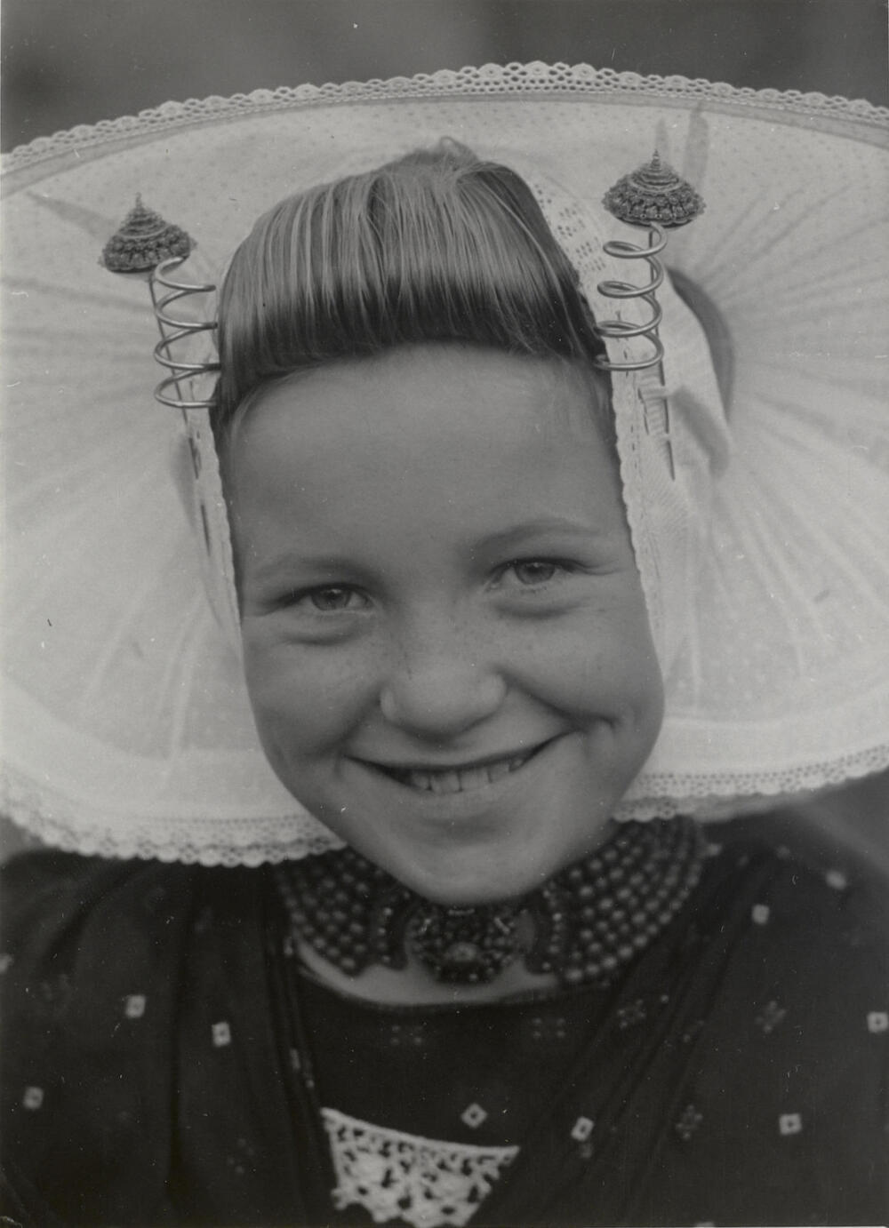 Klazina van Belzen in Arnemuider dracht, 1950