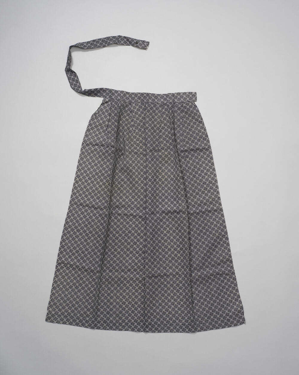 Katoenen schort voor in de rouw, Cadzand, voor 1954