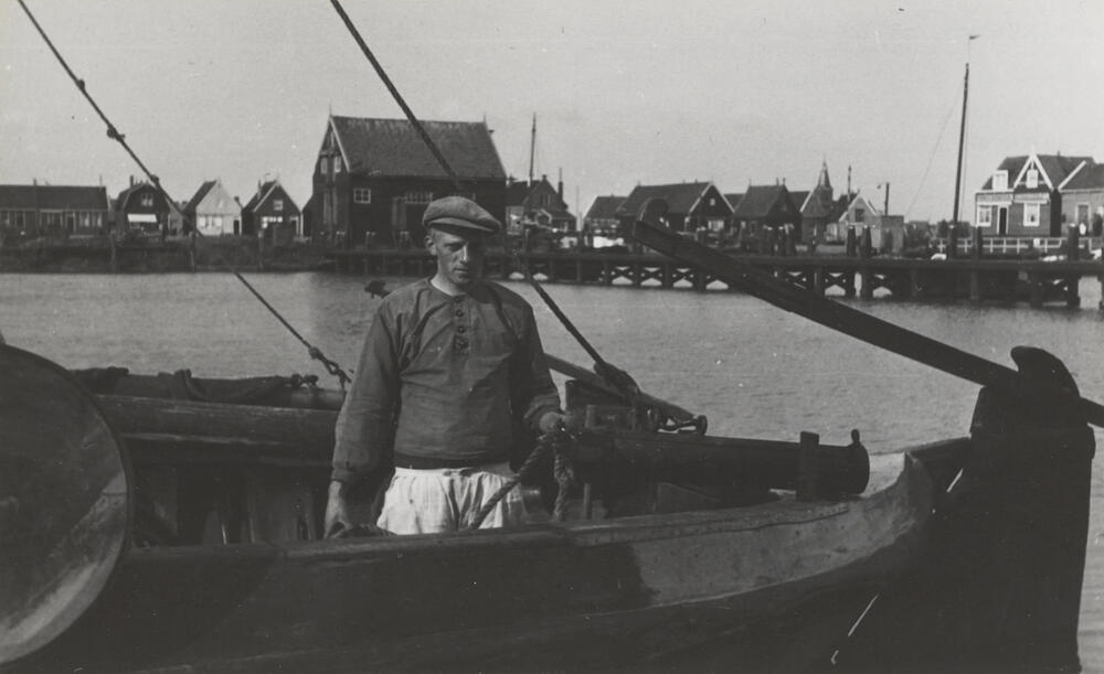 Klaas Pereboom in Marker zomerdracht, Marken, 1943