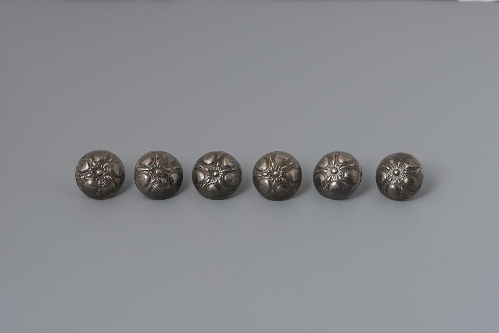 Zes zilveren knopen, Zuid-Beveland of Walcheren, 1828–1849