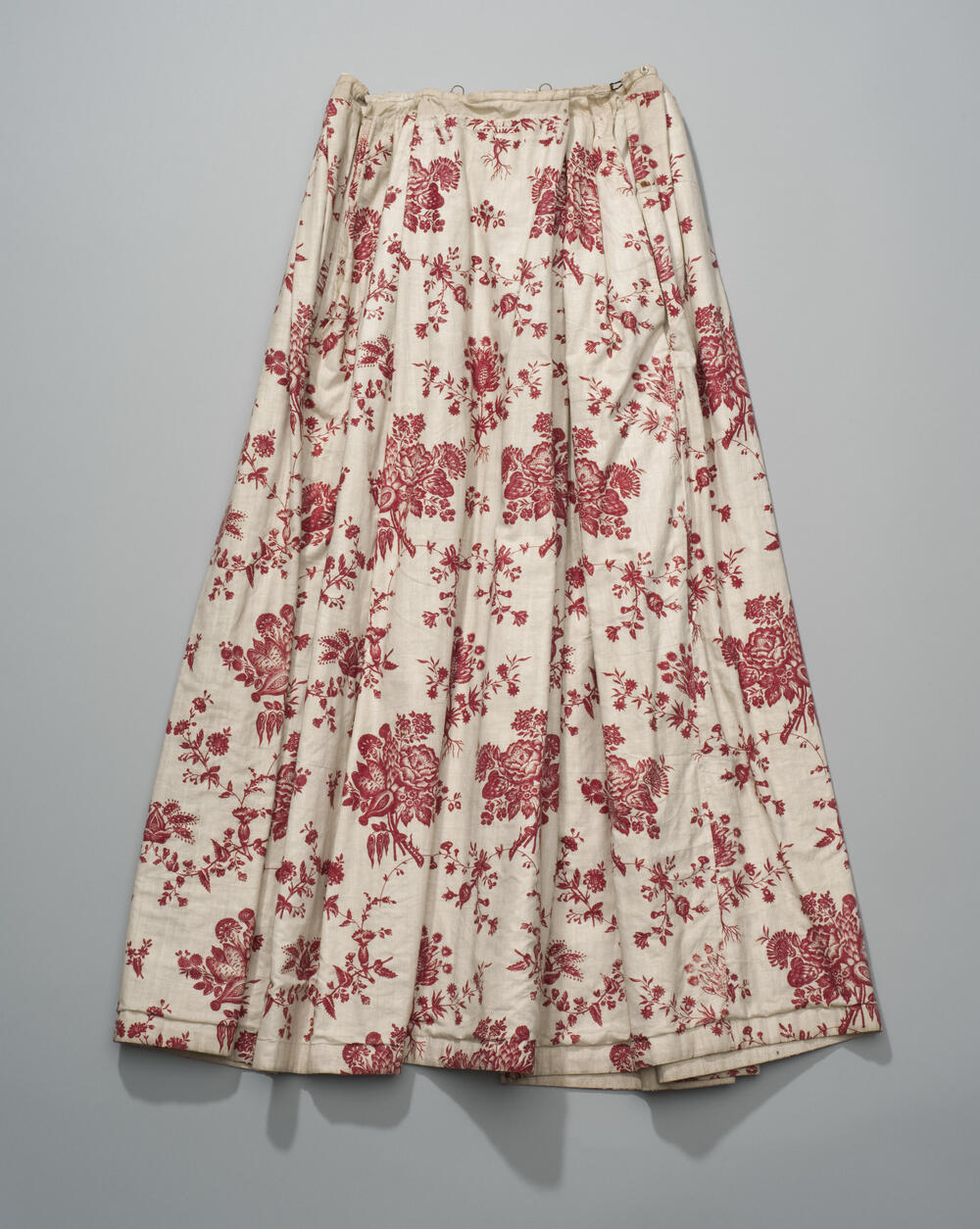 Vrouwenrok met rood dessin, Friesland, voor 1957