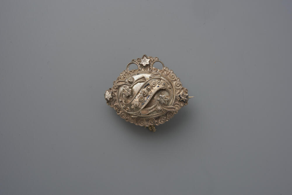 Zilveren broche, Holten, 1915–1920