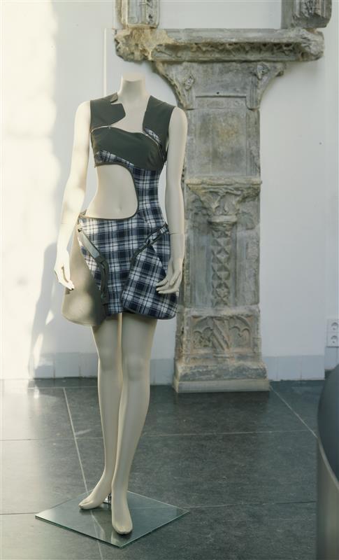 Jurk 'Kinship Journeys: Airbag Dress, Look 47'