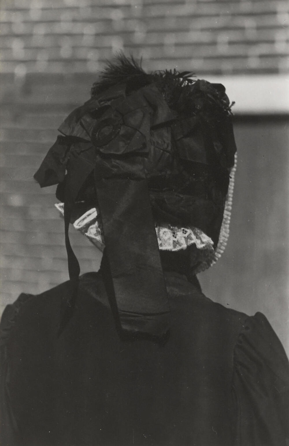 Vrouw verkleed in Drentse dracht, Oud Schoonebeek, 1946