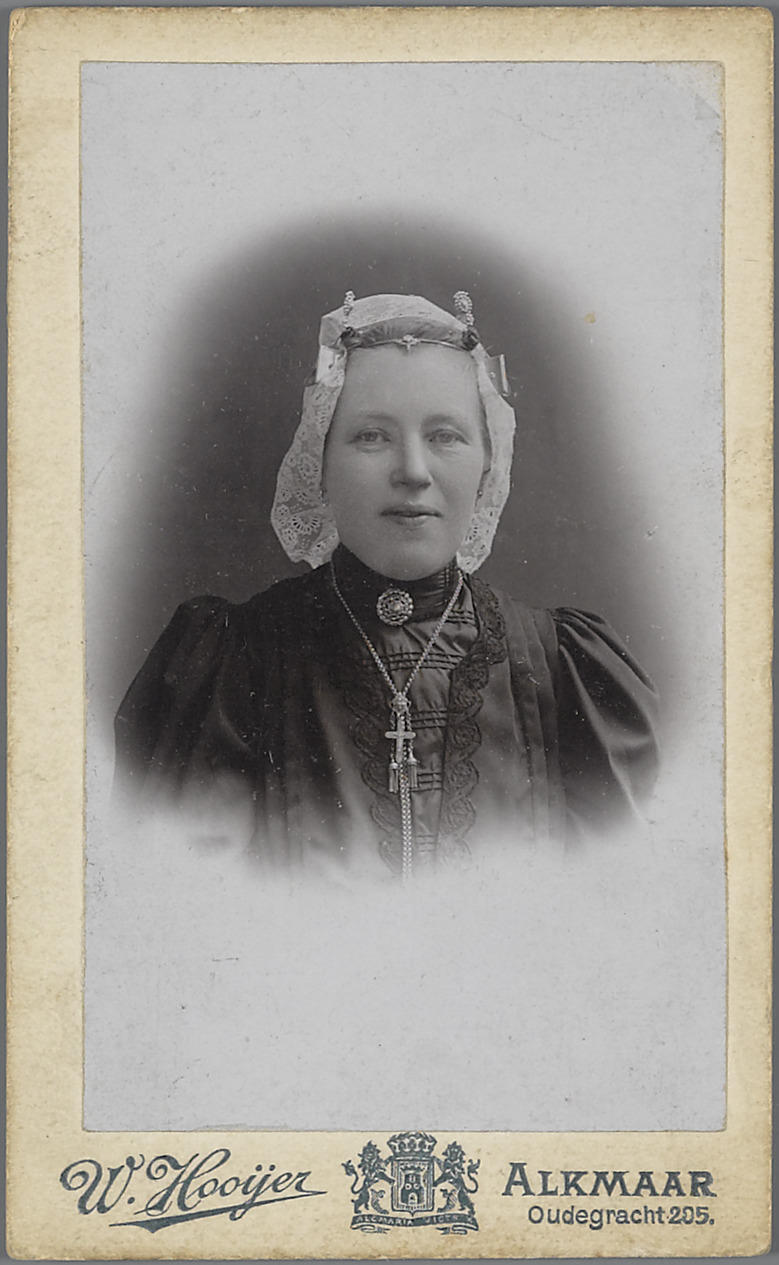 Neeltje Haarman-Strooper in West-Friese dracht, circa 1890