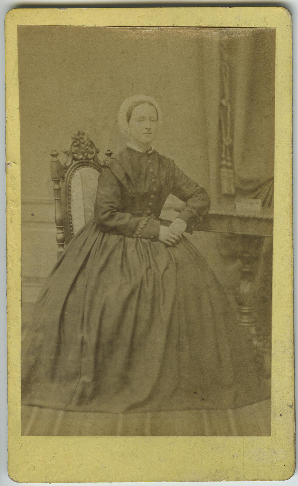 Vrouw in modedracht, omgeving Dordrecht, 1873–1885