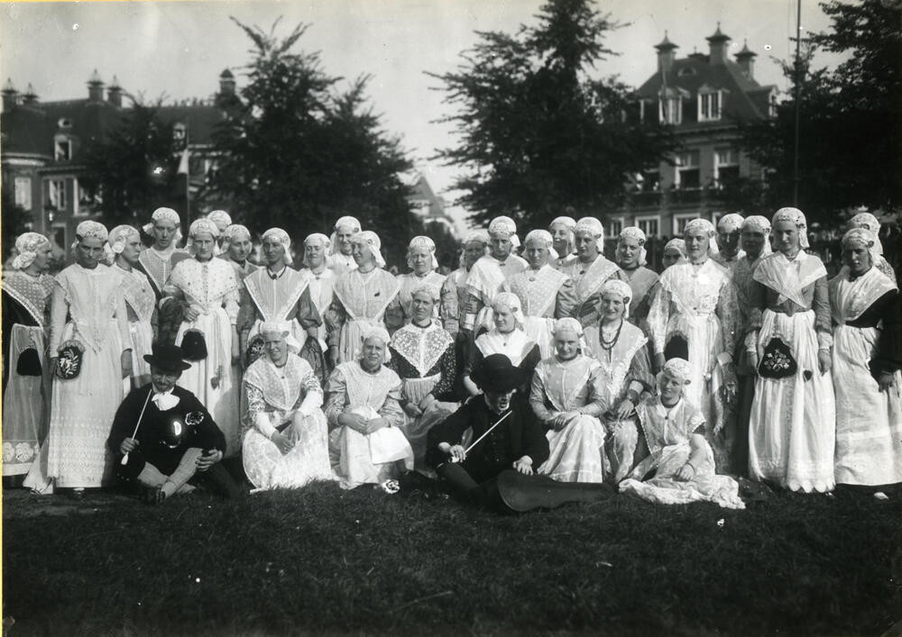 Friezen bij het Klederdrachtenfeest in Amsterdam, 1913