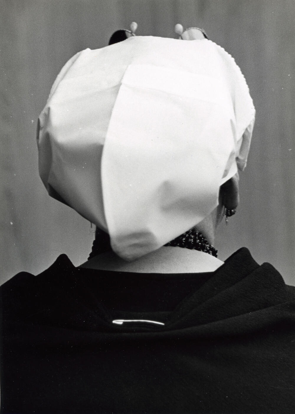 Vrouw in Scheveningse dracht, 1951