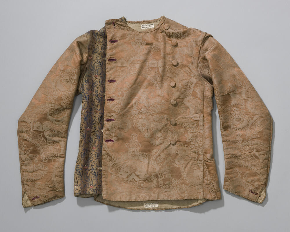 Hemdrok van twee soorten damast, Kampereiland, 1700–1860
